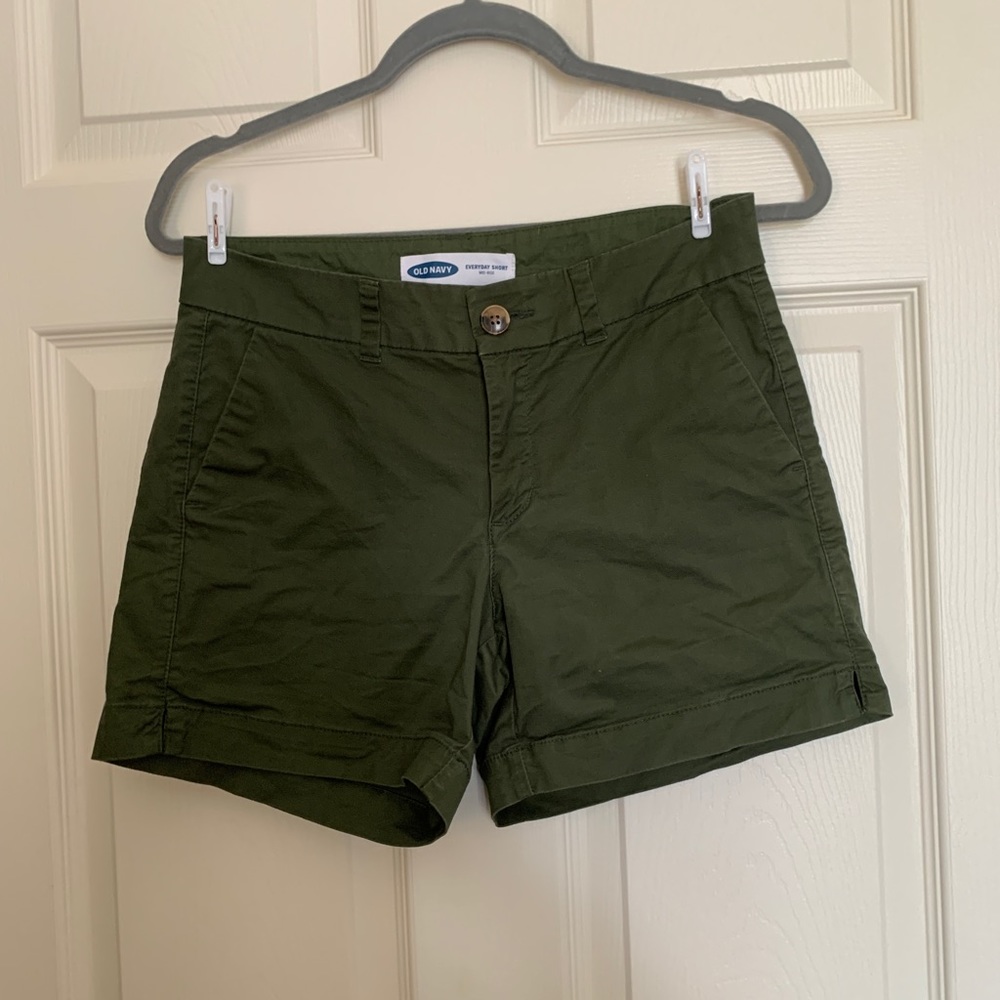 Old Navy – Dark Green Every Day Short Mid Rise – Size 2